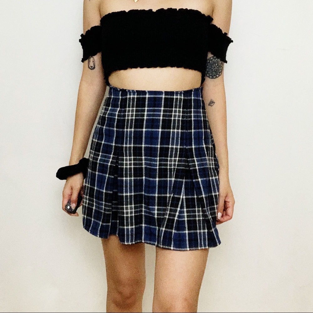 NAVY BLUE AND BLACK PLAID PLEATED SKIRT